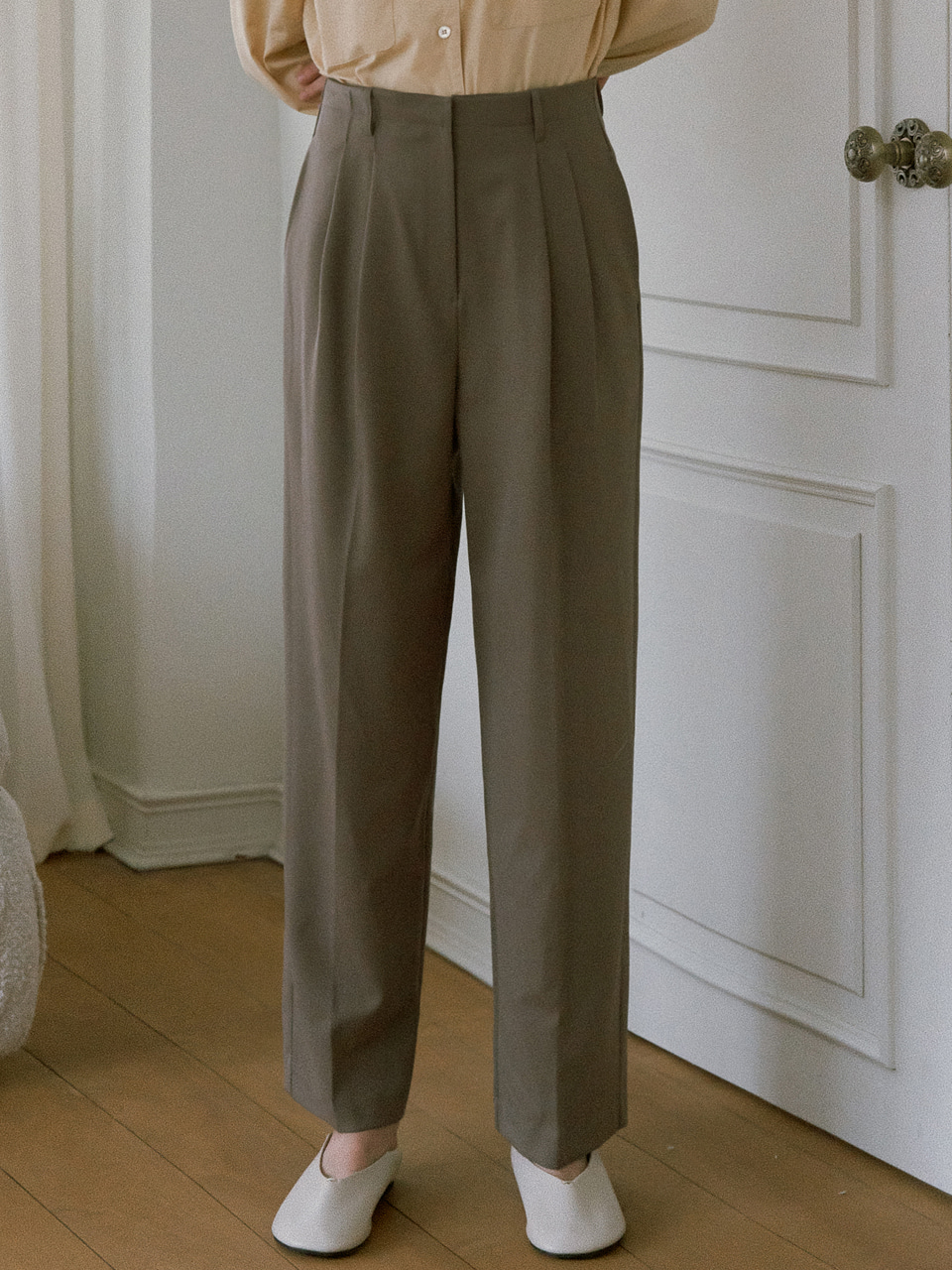 URAGO Two-tuck wide pants